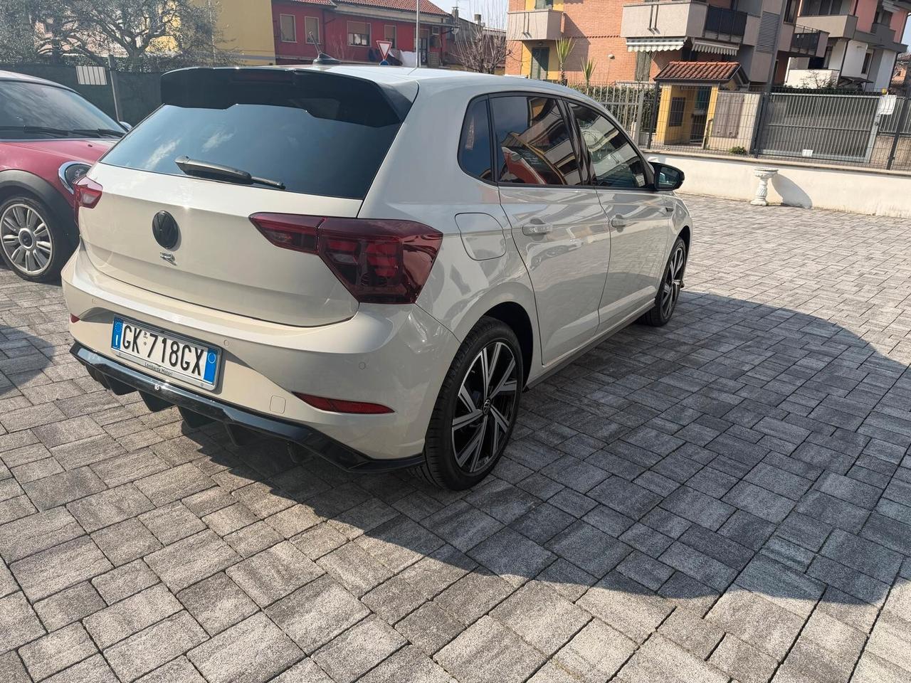 Volkswagen Polo VI 2022 1.0 tsi R-Line 95cv