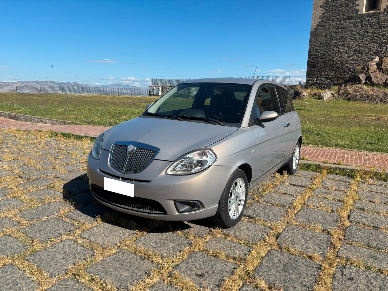 Lancia Ypsilon 1.3 MJT 75 CV Oro