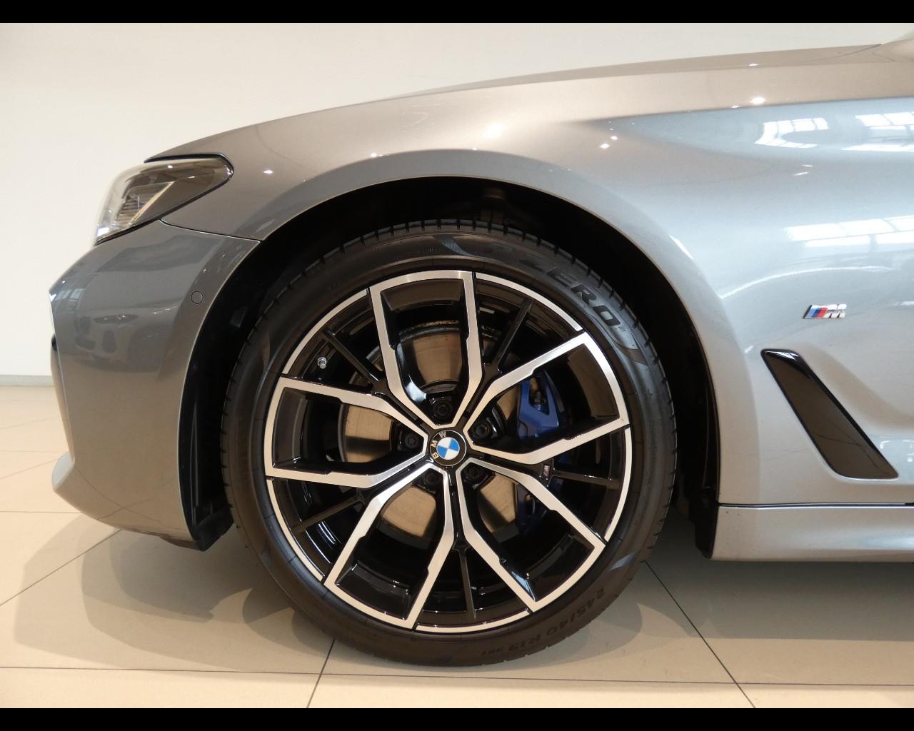 BMW Serie 5(G30/31/F90) - 520d 48V xDrive Touring Msport