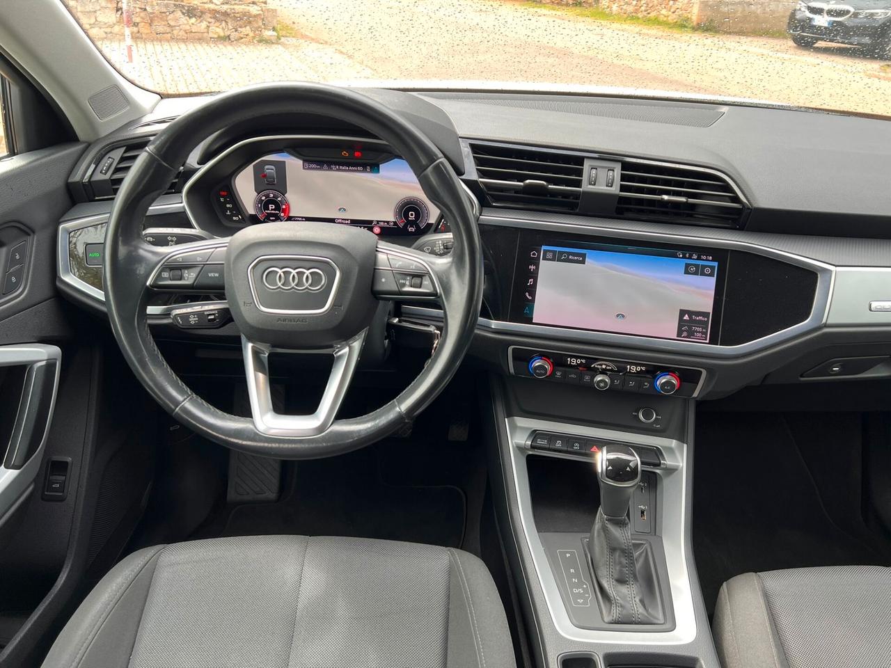 Audi Q3 40 TDI quattro S tronic Business Advanced