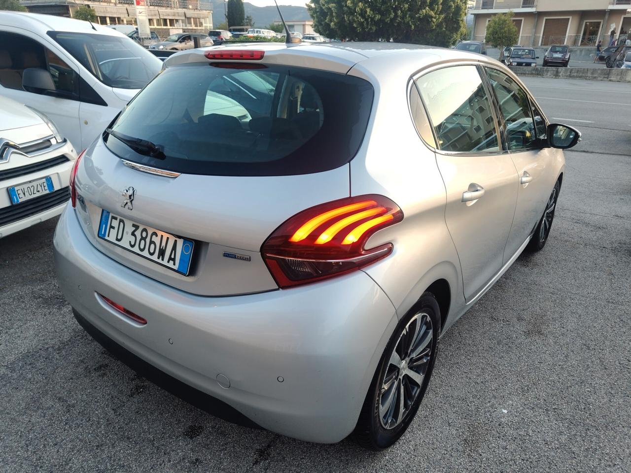Peugeot 208 PureTech 82 5 porte Allure