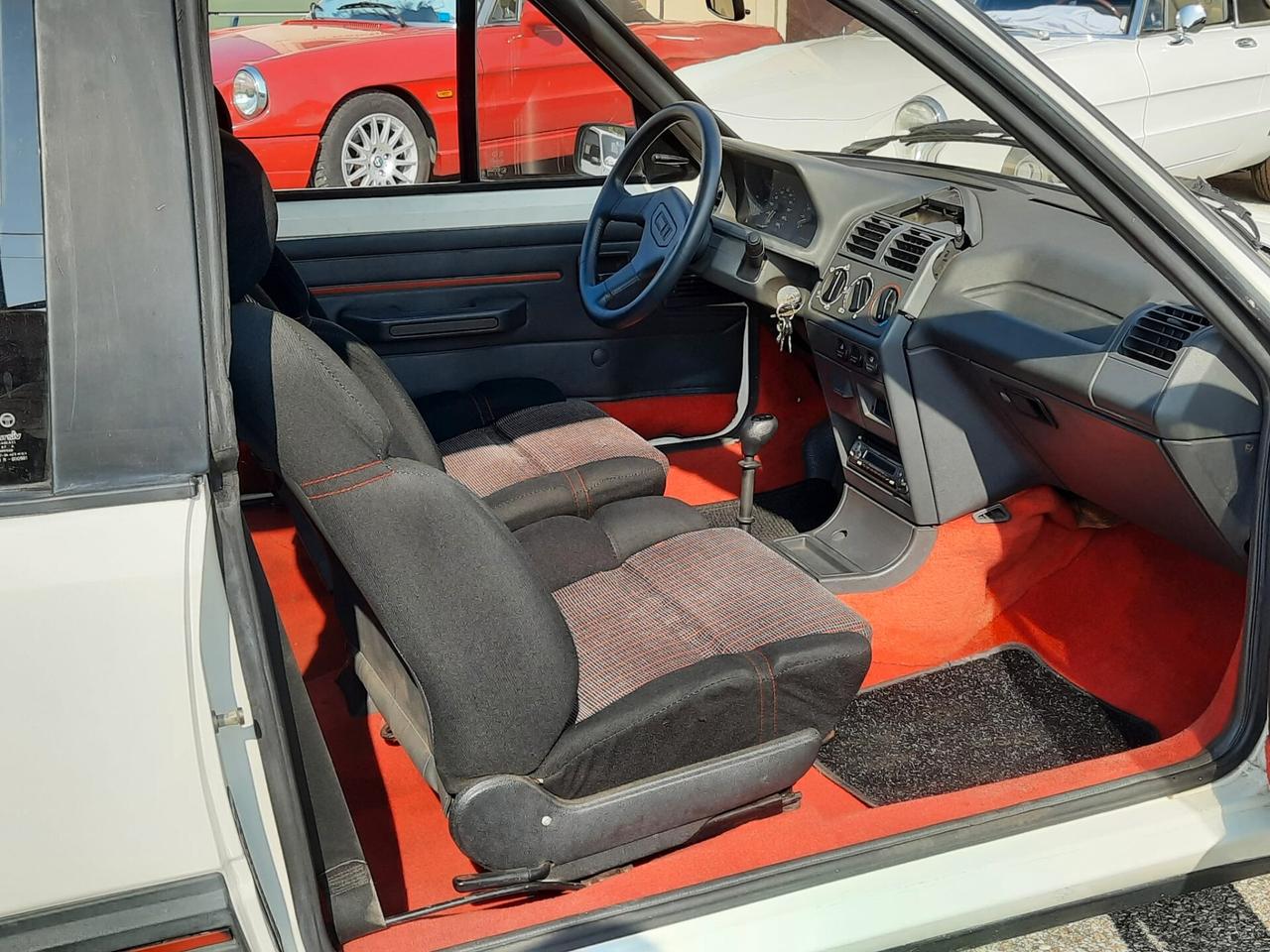 Peugeot 205 1.6 Cabriolet CTI da 115 CV del 1988