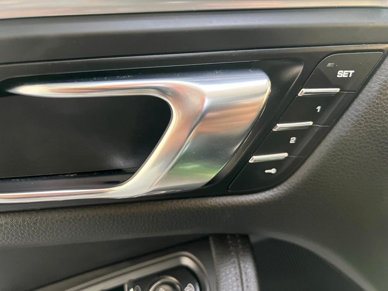 Porsche Macan 2.0 Python Green Iva Esposta