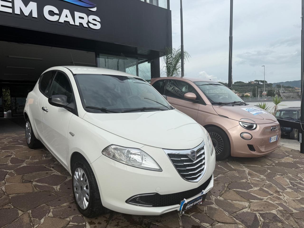 Lancia Ypsilon 0.9 TwinAir 85 CV 5 porte Metano Ecochic Elle