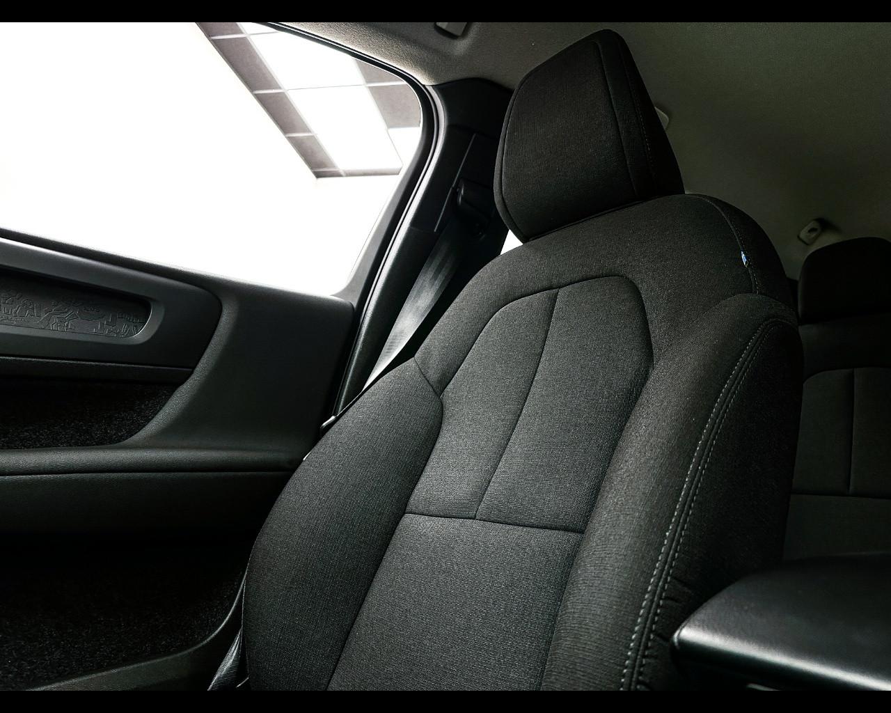 VOLVO XC40 (2017-->) - XC40 T2 Geartronic Momentum Core N1