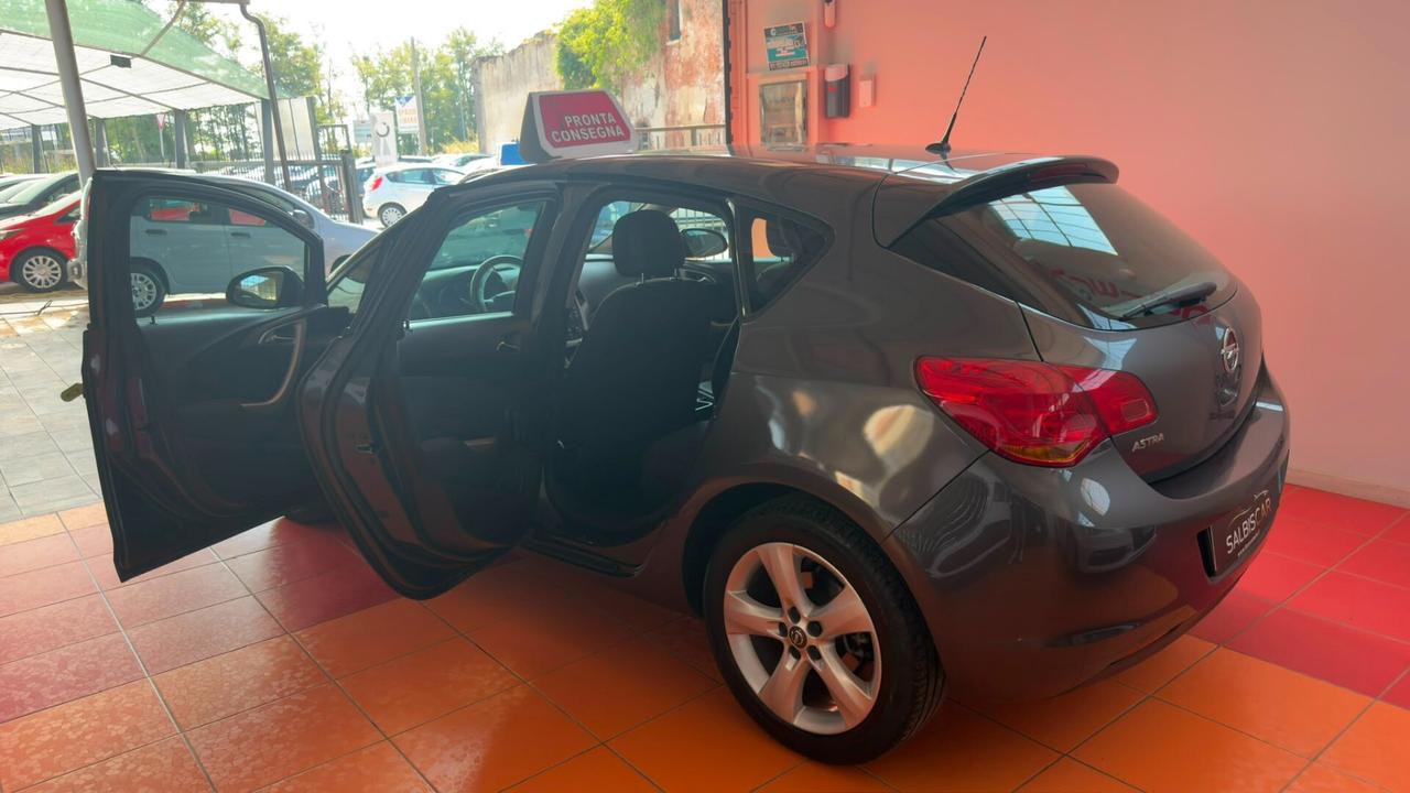 Opel Astra 1.4 100CV 5 porte Cosmo