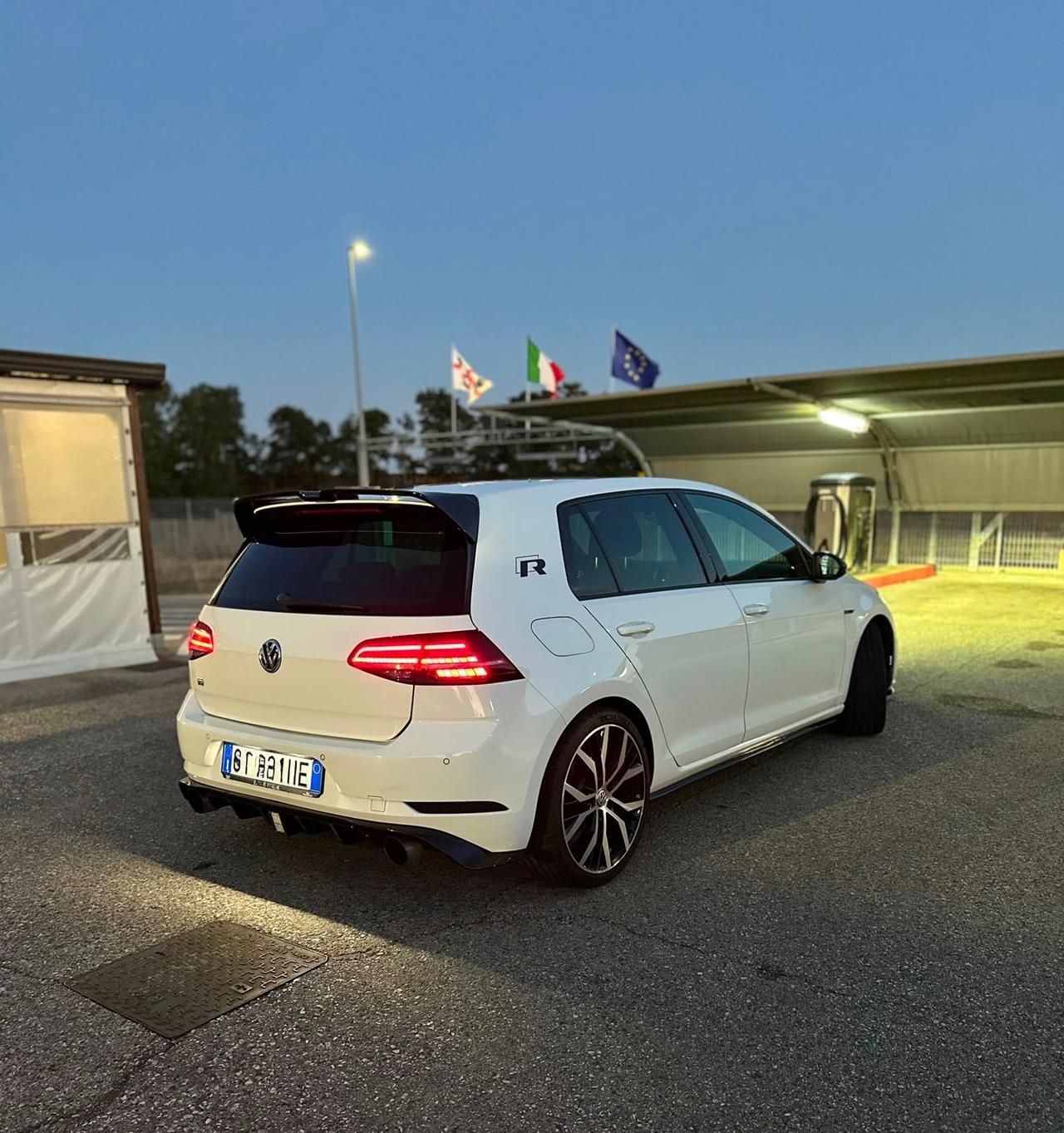 VOLKSWAGEN GOLF 7.5 R-LINE PERFORMANCE DSG – FULL OPTIONAL