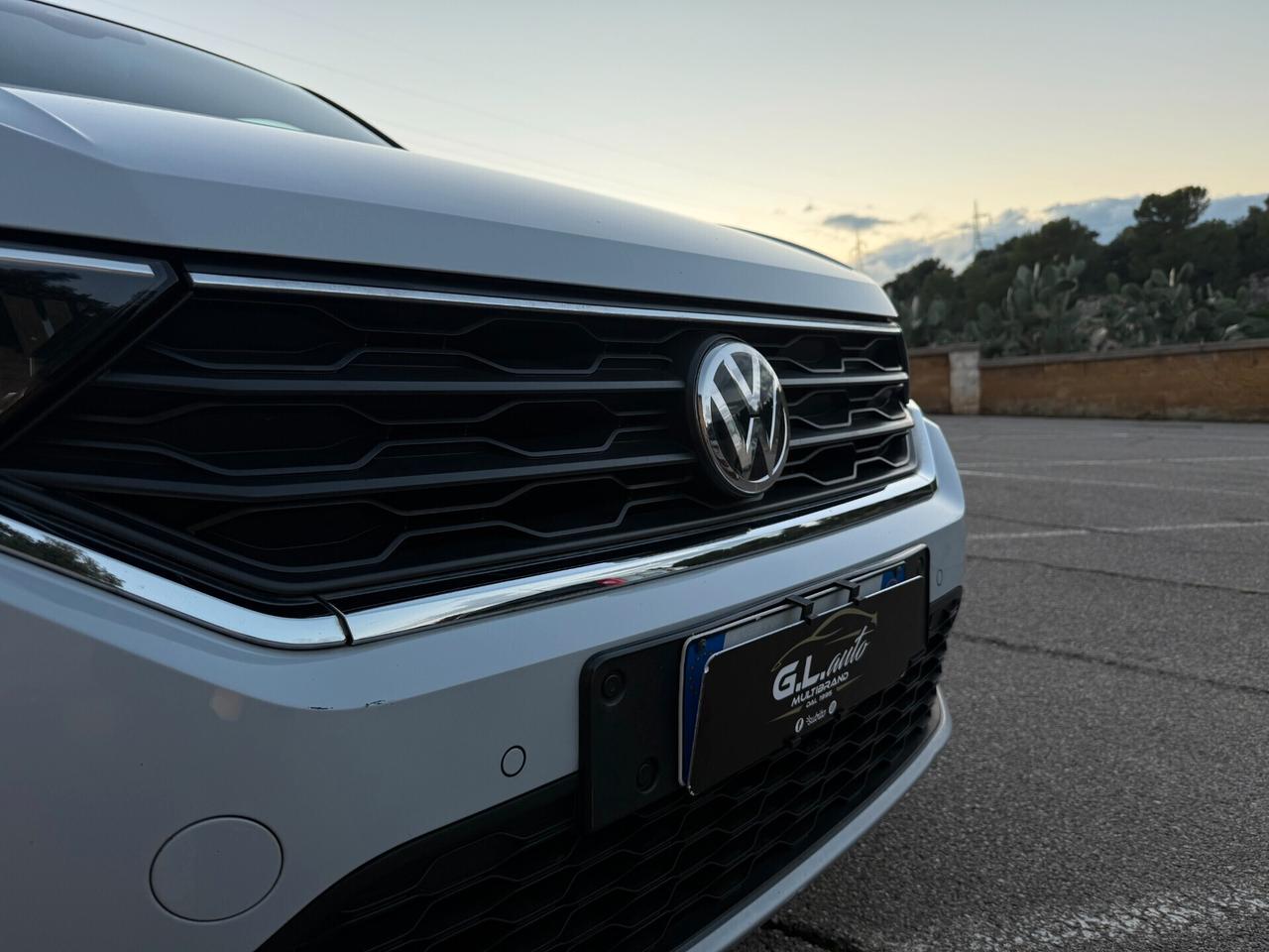 Volkswagen T-Roc/1.0 TSI 116 CV/CAR PLAY/CERCHI 17"/NEO
