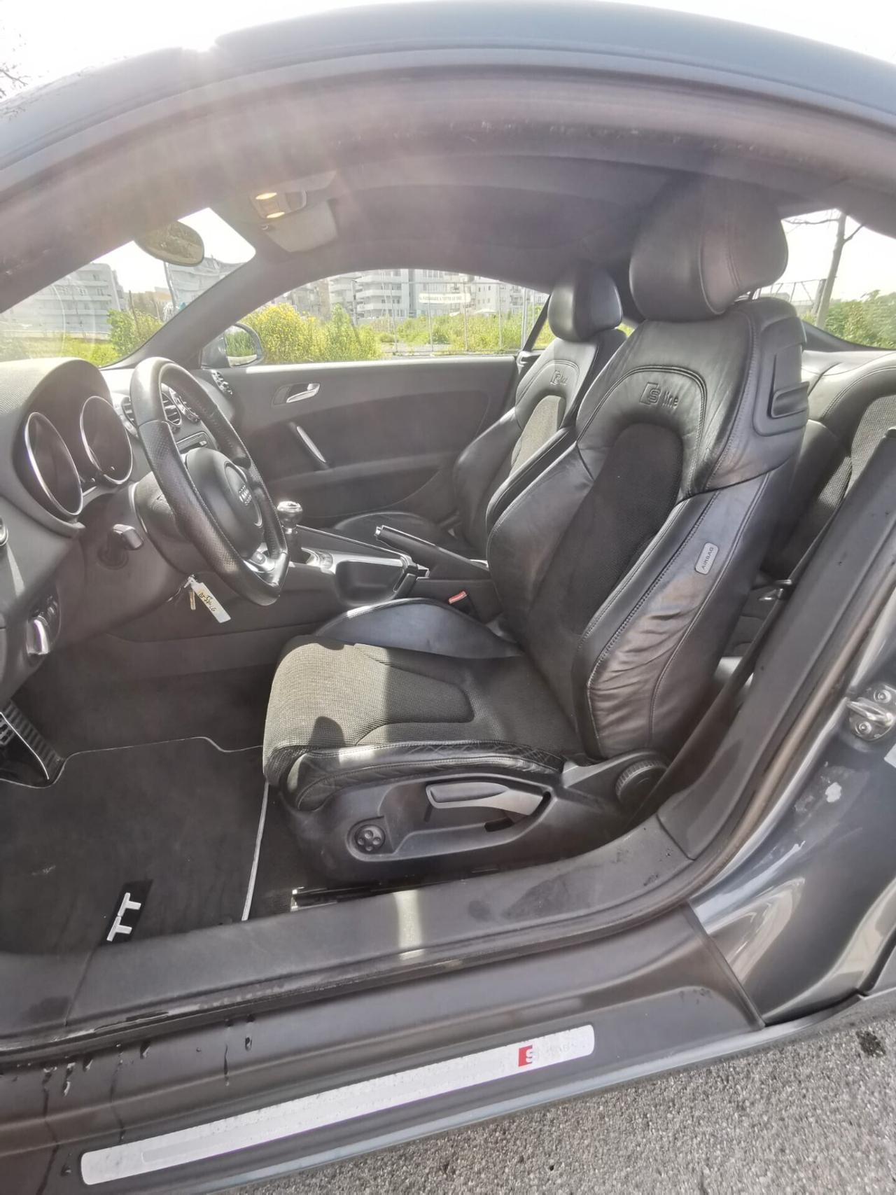 Audi TT Coupé 2.0 TFSI S-LINE