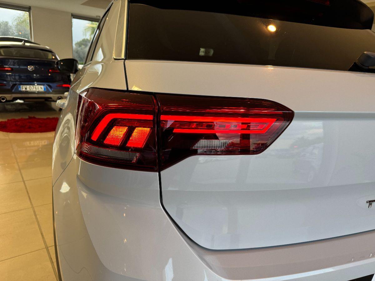 VOLKSWAGEN T-Roc 1.6 TDI Style Led Cerchi 18 cockpit