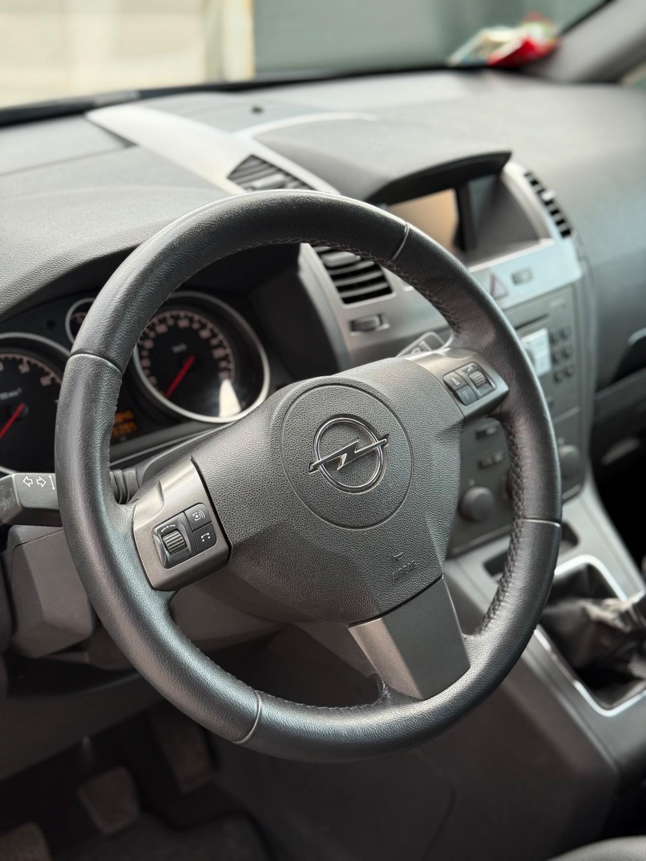 Opel Zafira 1.8 16V VVT Cosmo