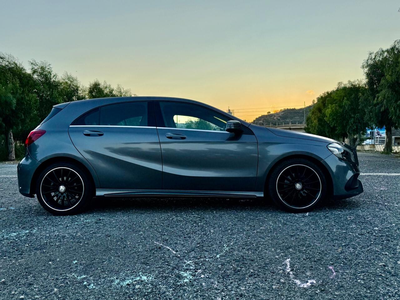 MERCEDES-BENZ A 180 D AUTOMATIC AMG PREMIUM UNI PRO