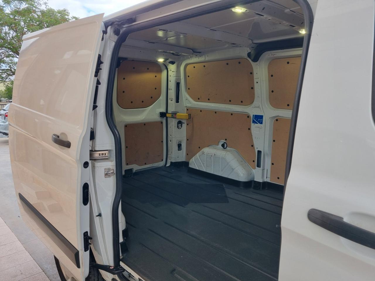 Ford Transit Custom 270 2.0 tdci 130cv Trend - IVA ESCLUSA
