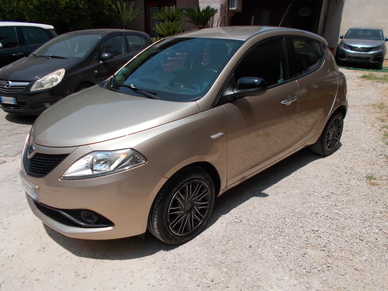 Lancia Ypsilon 1.2 69 CV 5 porte Gold