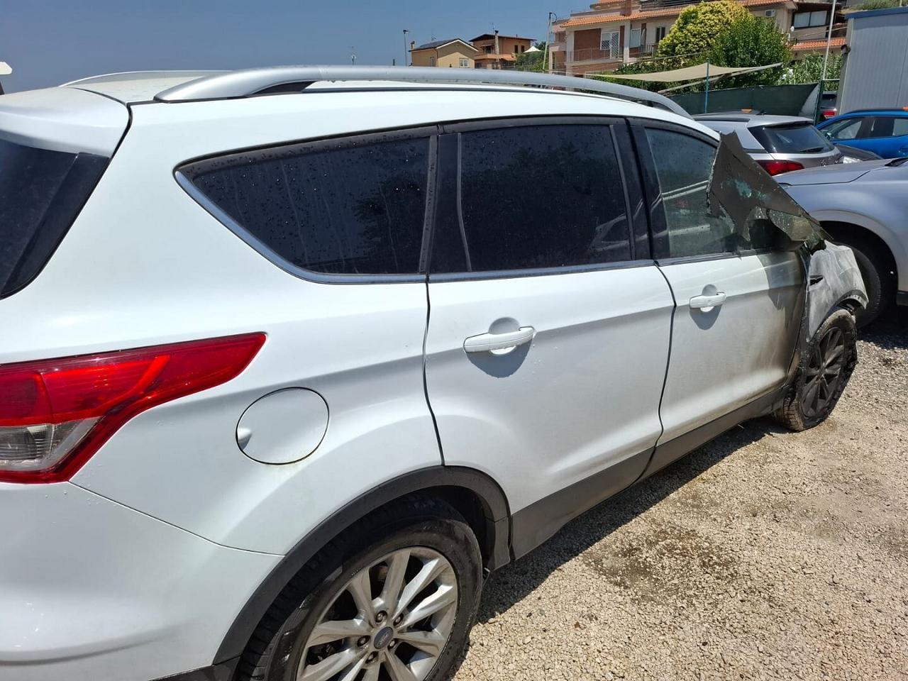 FORD KUGA 2.0 TDCI PARZIALMENTE INCENDIATA