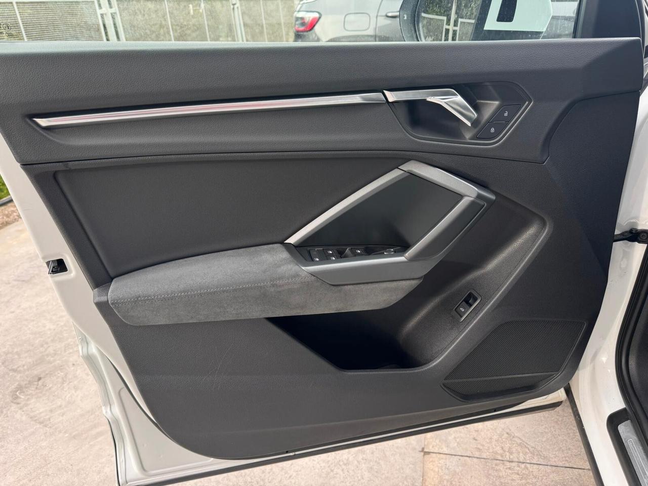 Audi Q3 SPB 35 TDI S tronic line edition - Tetto apribile