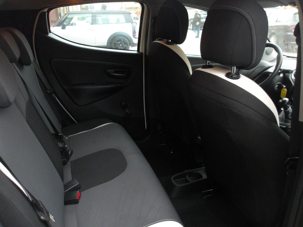 Lancia Ypsilon 5 Porte Ypsilon 1.2 8v Silver c/clima 69cv