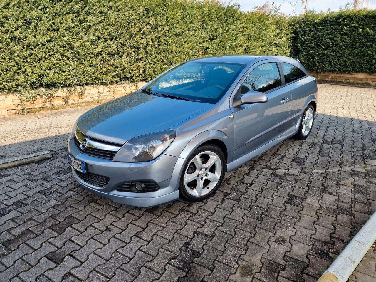 Opel Astra GTC 1.4 16V Twinport 3 porte Enjoy