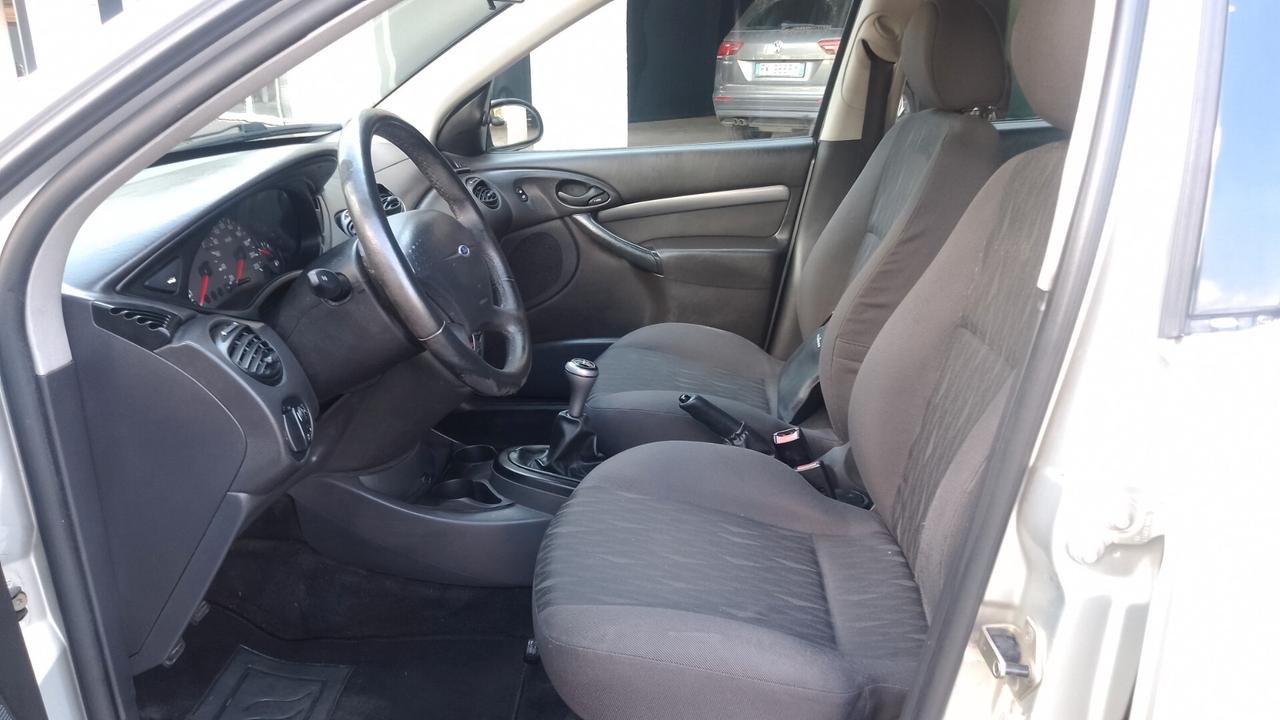Ford Focus 1.6i 16V cat 5p. Zetec neopatentati