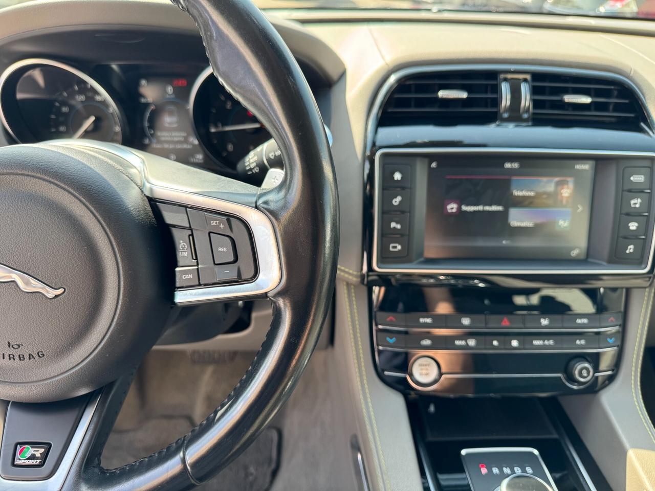 Jaguar F-Pace 2.0 D 180 CV AWD aut. R-Sport