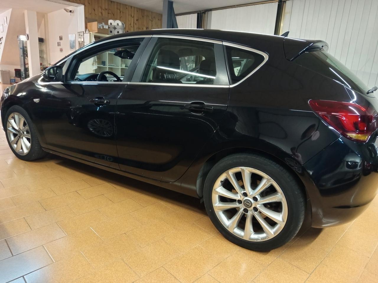 Opel Astra 1.7 CDTI 125CV 5 porte Cosmo ok neopatentati