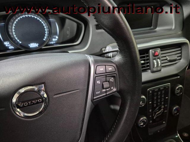 VOLVO V40 D3 Momentum