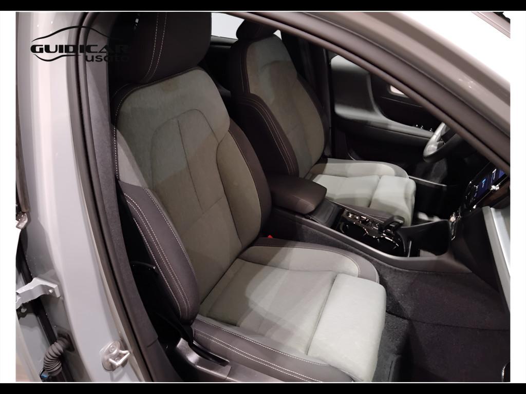 VOLVO XC40 2023 - XC40 2.0 b3 Plus Dark auto