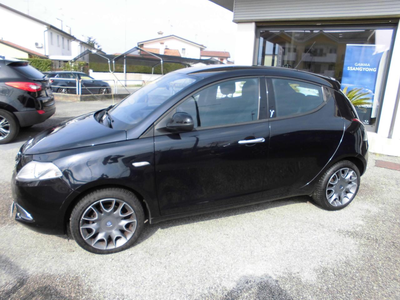 Lancia Ypsilon 0.9 TwinAir 85 CV 5 porte S&S DFN Platinum