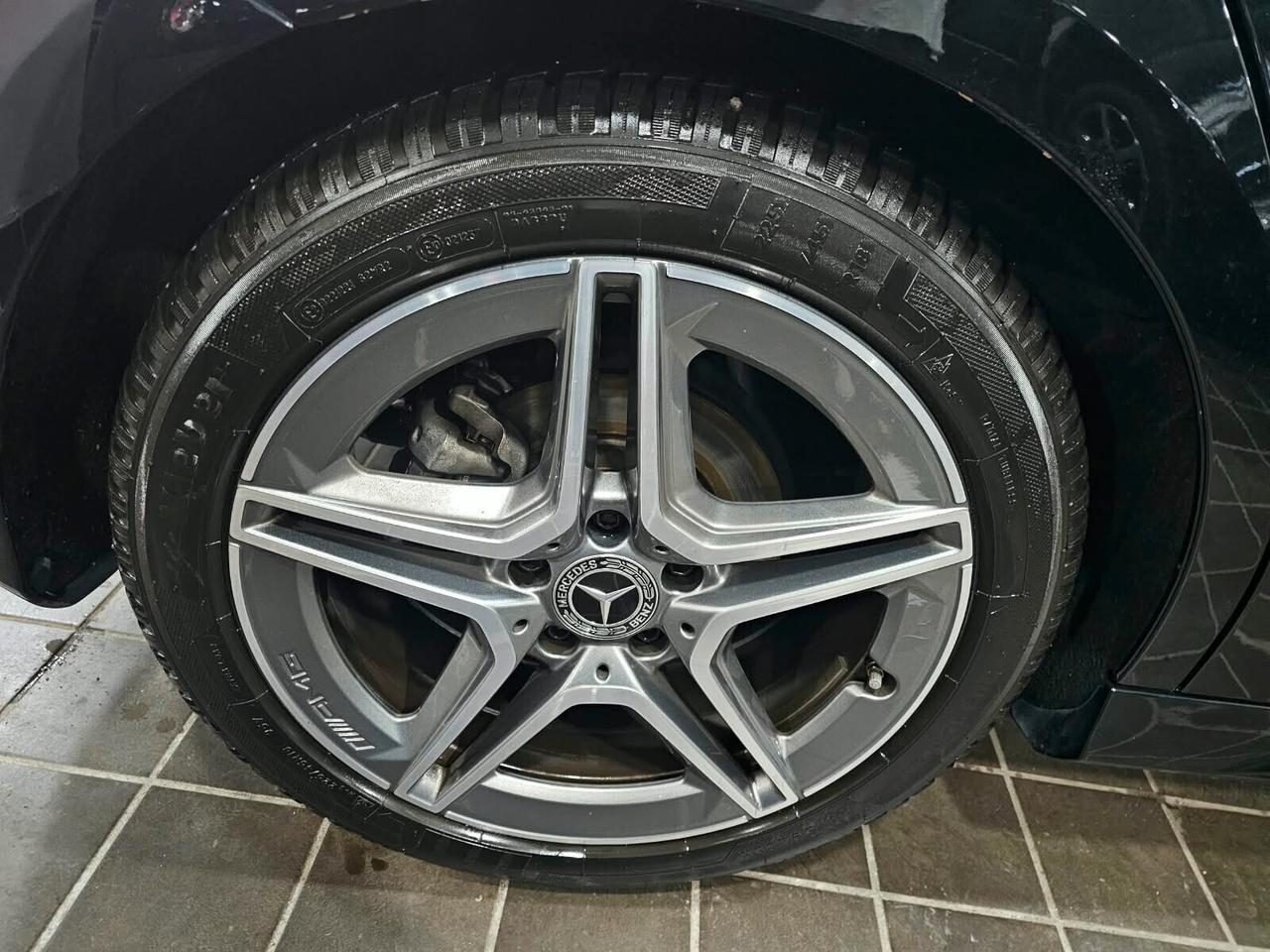 NUOVA MERCEDES-BENZ CLASSE B 180d 116CV PREMIUM AMG