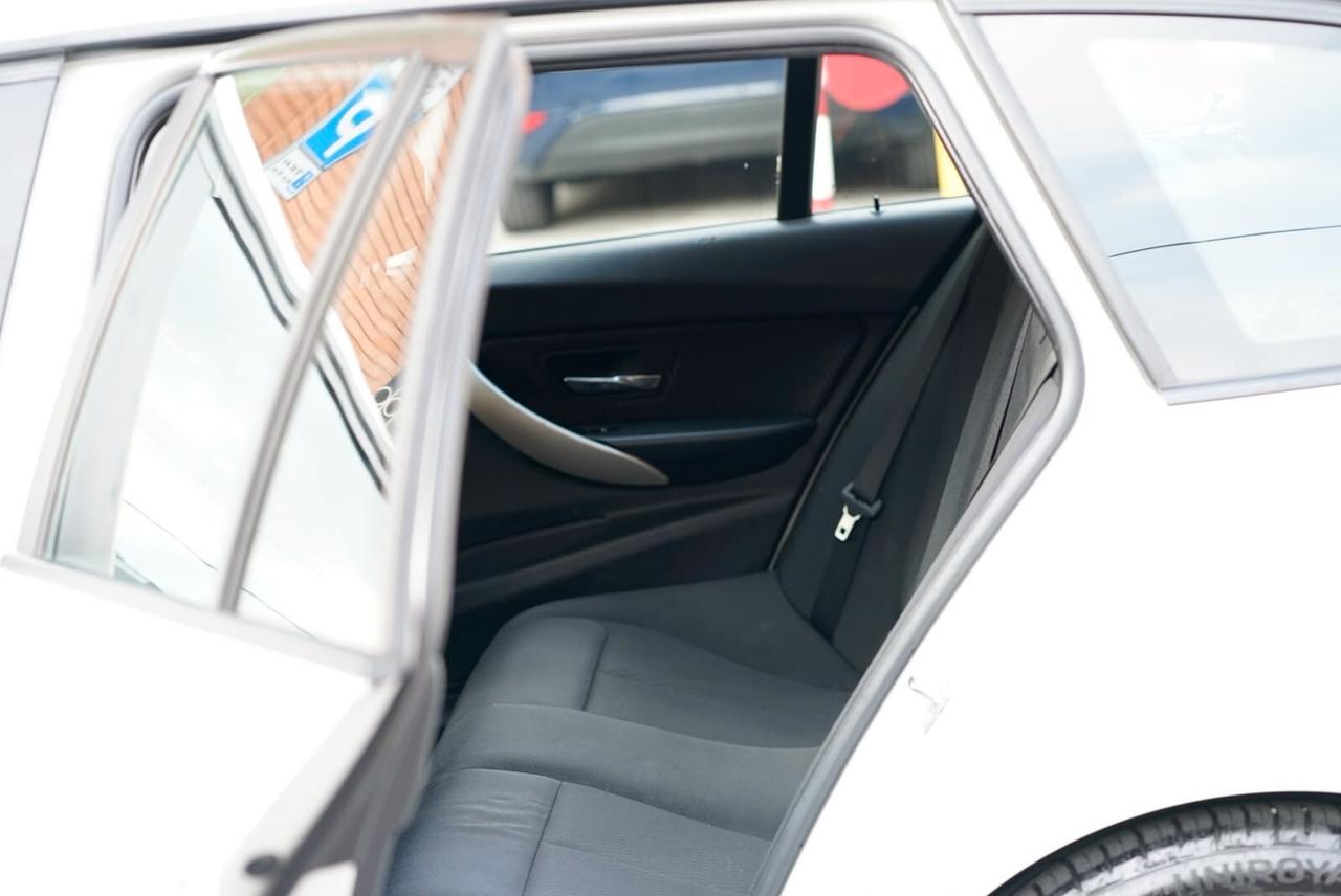 BMW 318 318d Touring Business aut.