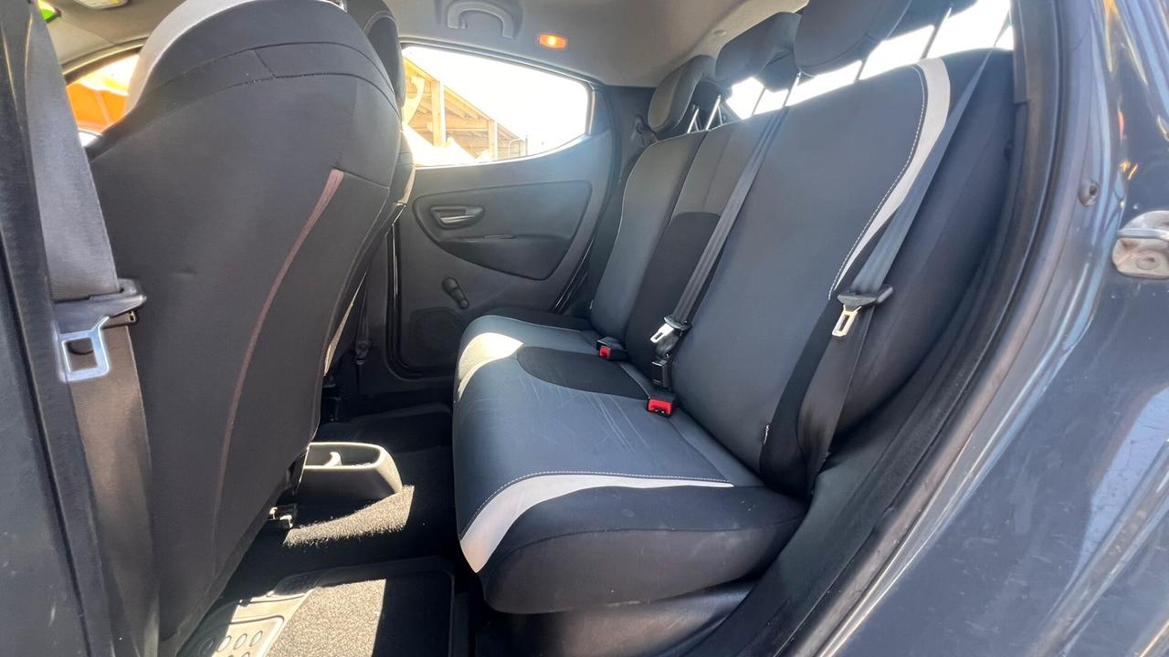 Lancia Ypsilon 1.2 69 CV 5 porte GPL Ecochic Silver