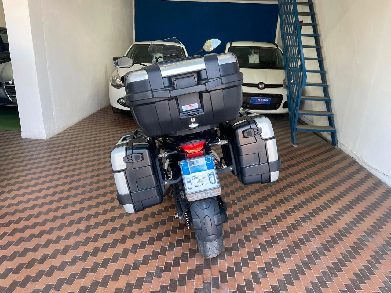 Benelli TRK 502 + Tris di valigie