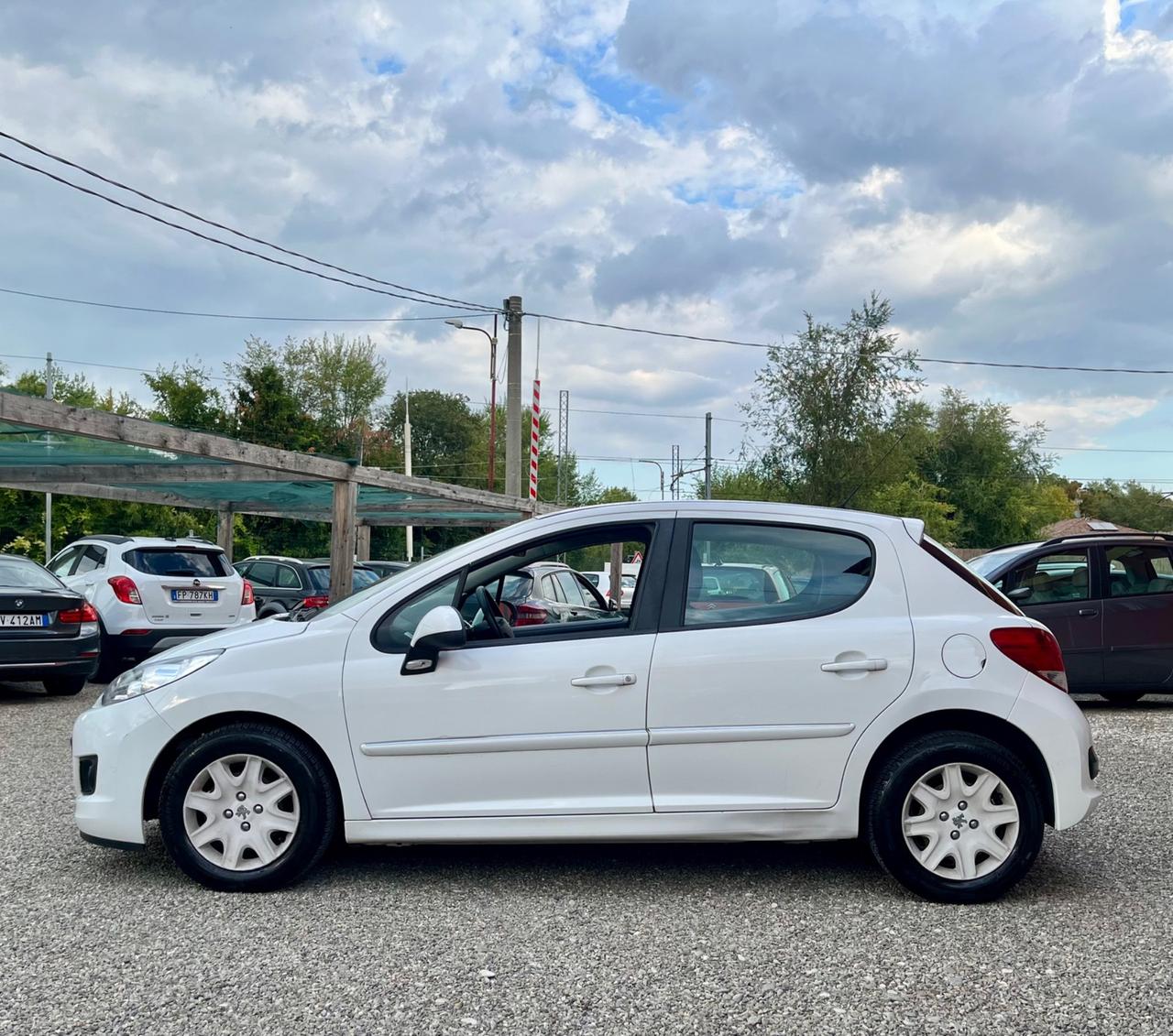 Peugeot 207 Plus 1.4 gpl con 65.000km!