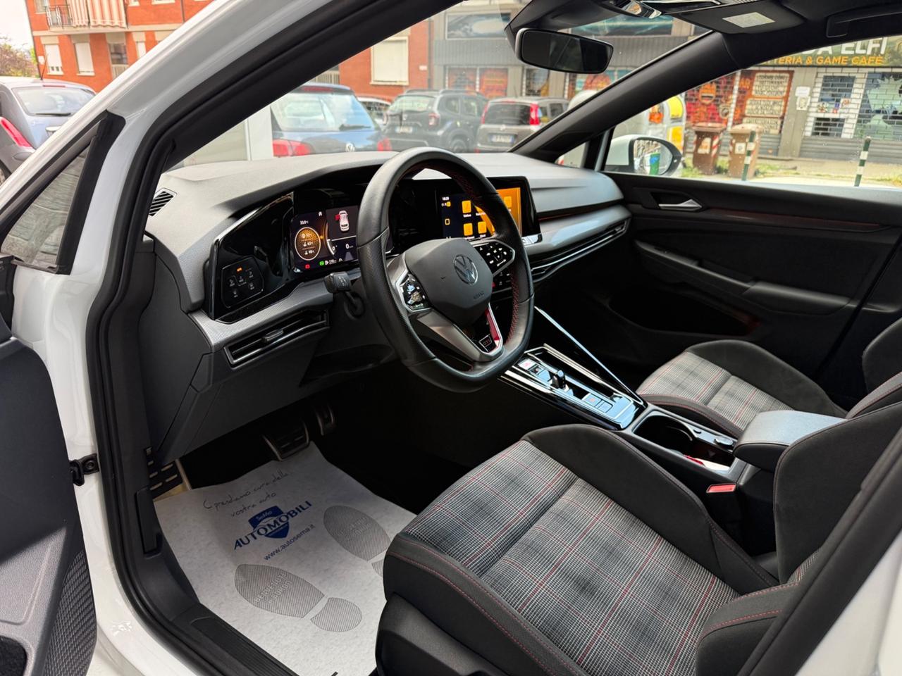 Volkswagen Golf GTI 2.0 TSI DSG PERFORMANCE
