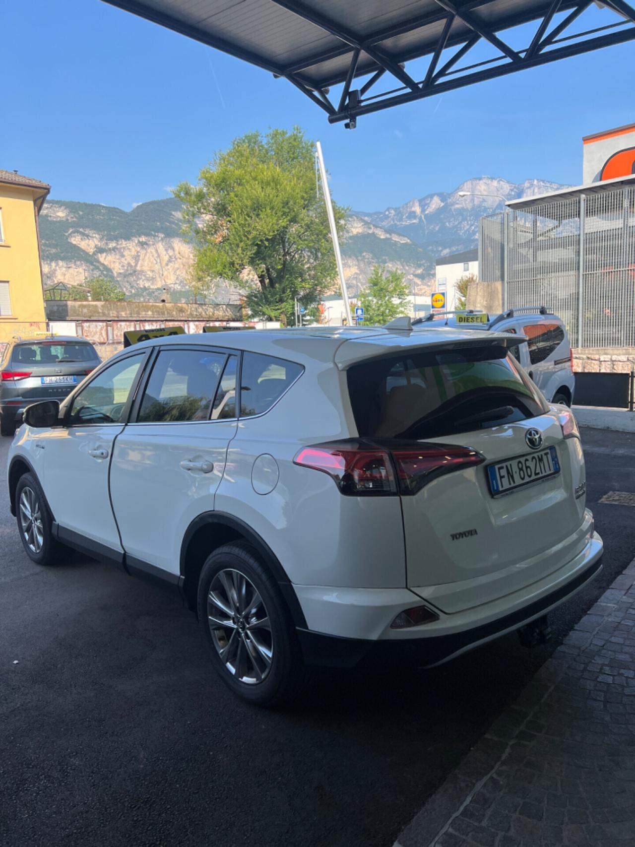 TOYOTA RAV 4 2.5 HYBRID 4WD LOUNGE