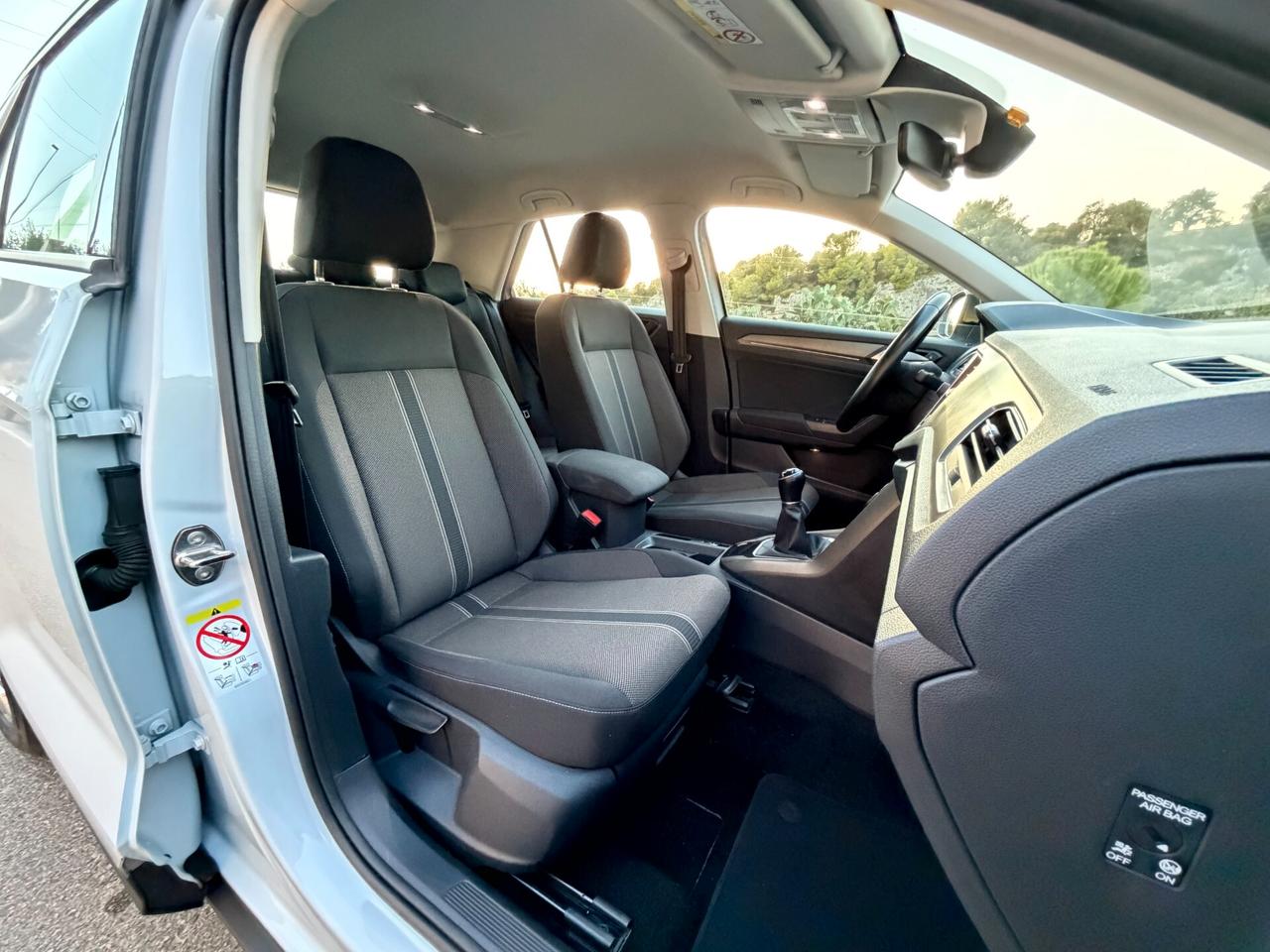 Volkswagen T-Roc/1.0 TSI 110 CV/CAR PLAY/CERCHI 17"/NEOPATENTATI