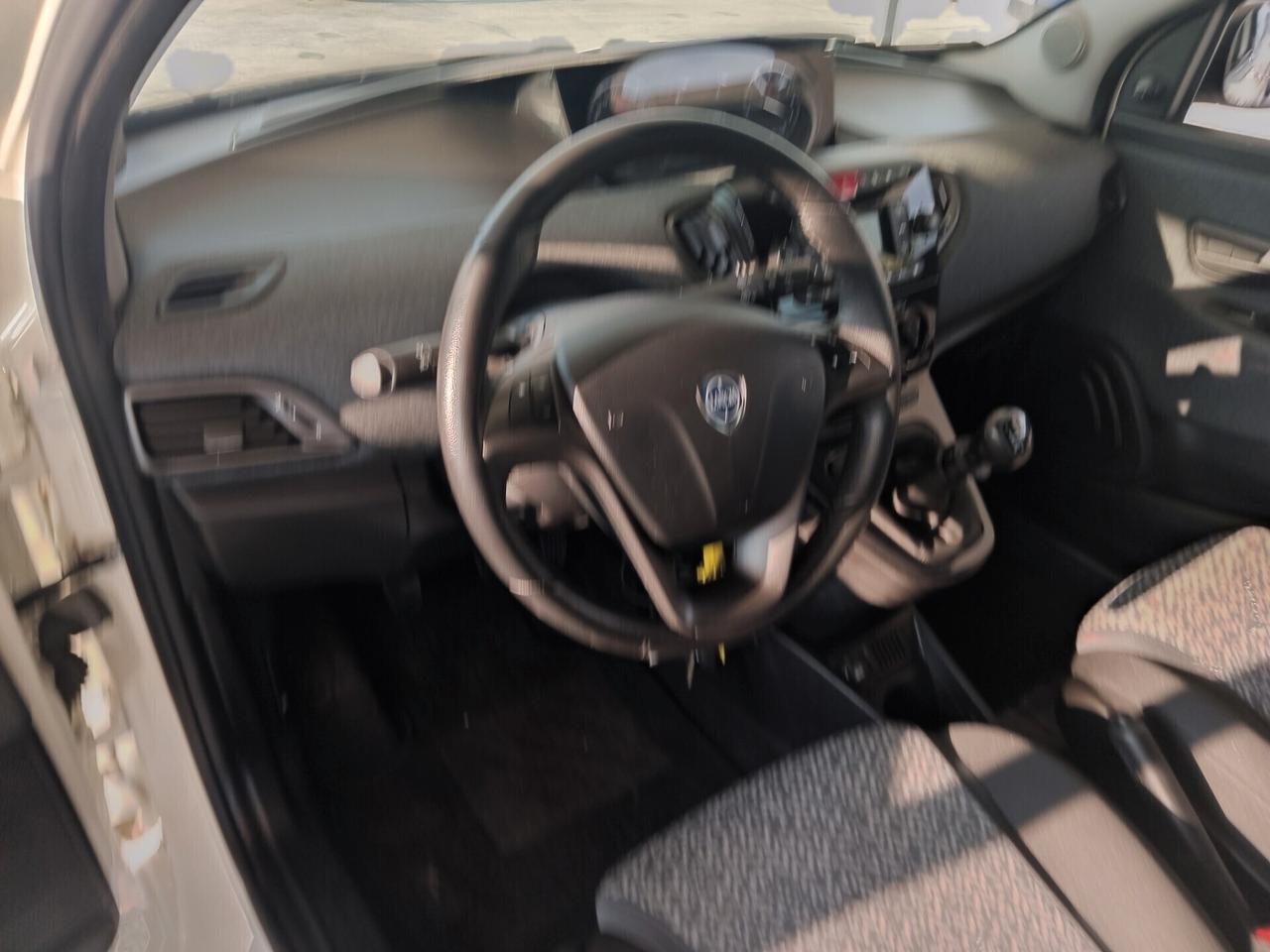 Ypsilon 1.2 C.V 69 PER NEO PATENTATI COME NUOVA