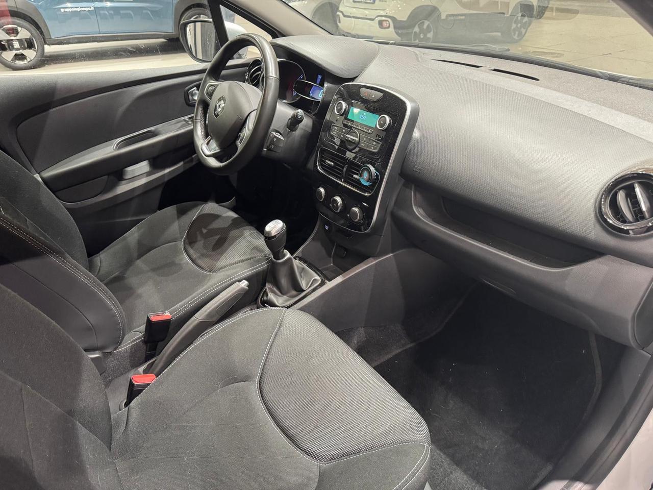 RENAULT Clio IV 2017 - Clio 0.9 tce Business 75cv