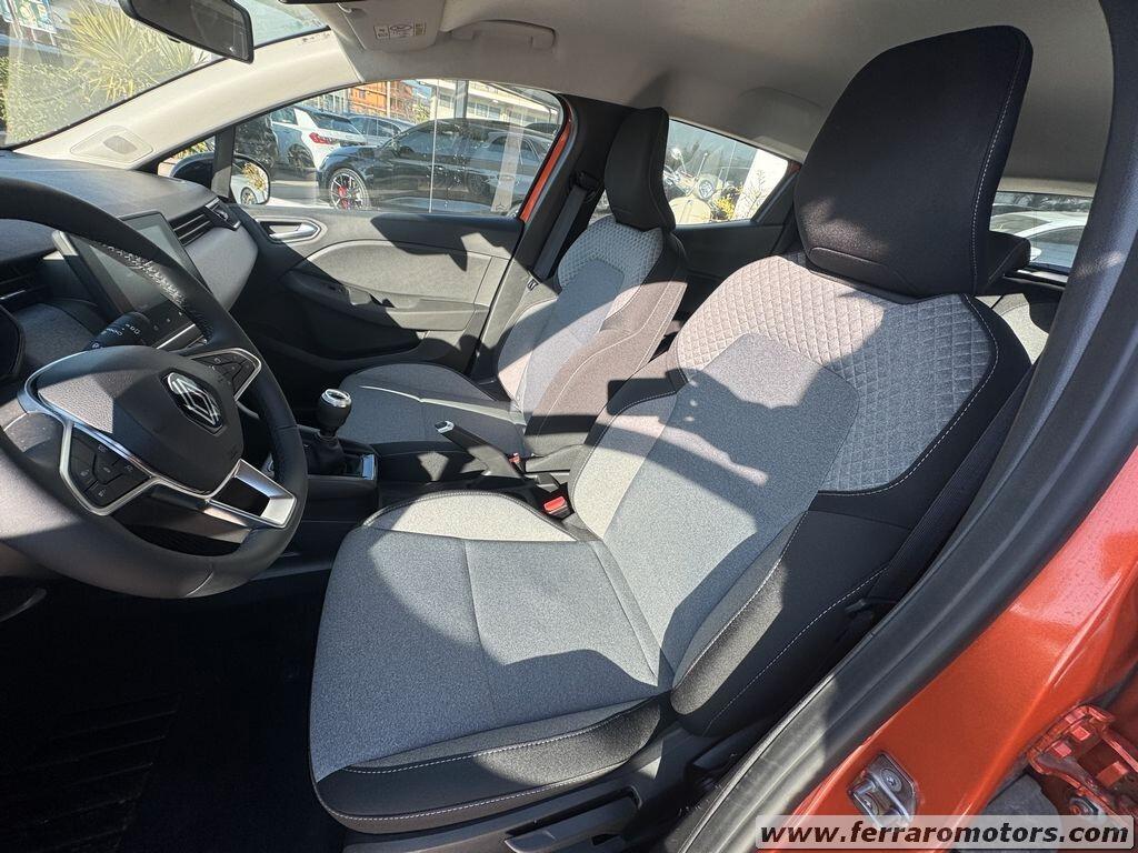 Renault Clio SCe 65 CV neo patentati a soli 179 euro al mese