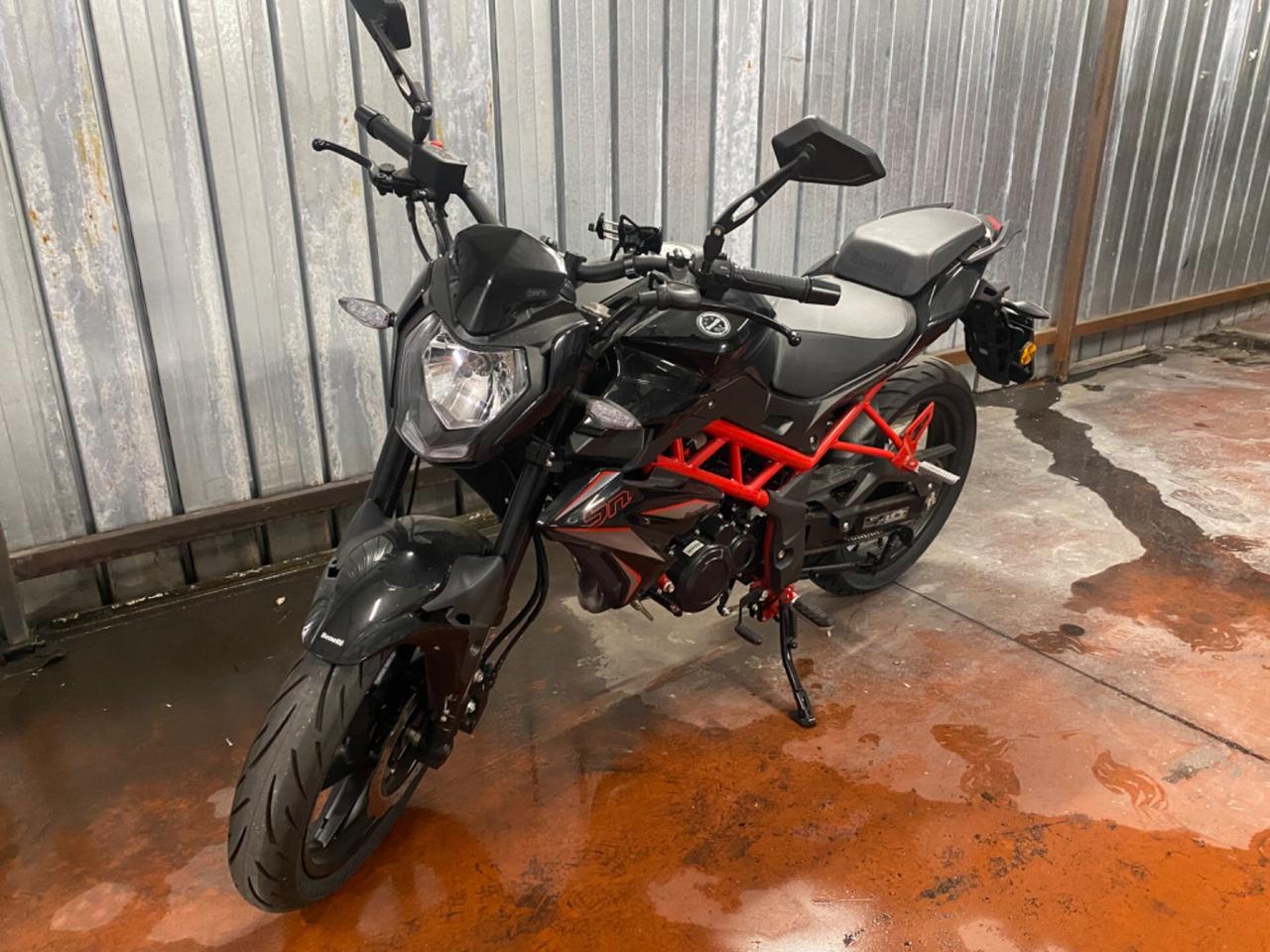 Benelli BN 125 Induro cross