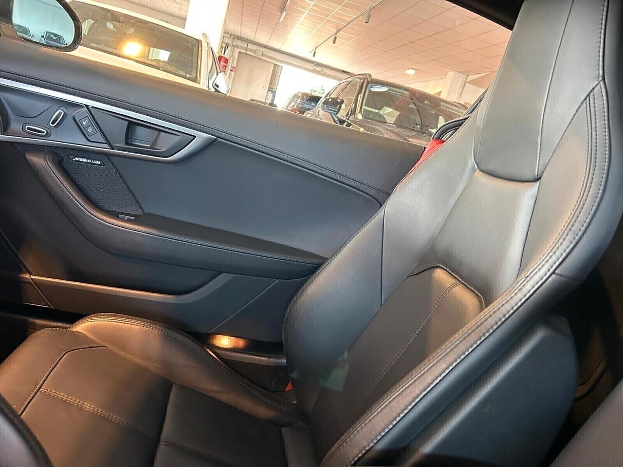 Jaguar F-Type Coupé 2.0 300 cv aut. CUP