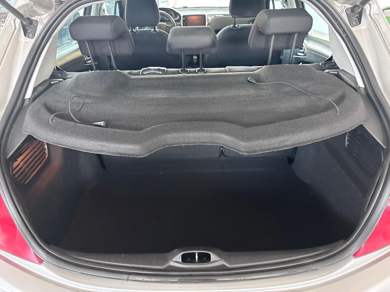 Peugeot 208 1.4 HDi 68 CV 5 porte Allure