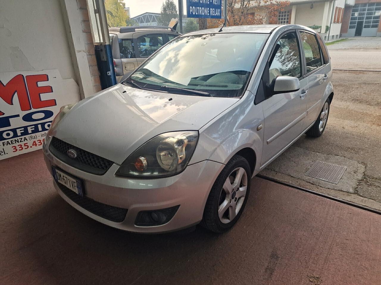 Ford Fiesta 1.4 16V 3p. Ghia
