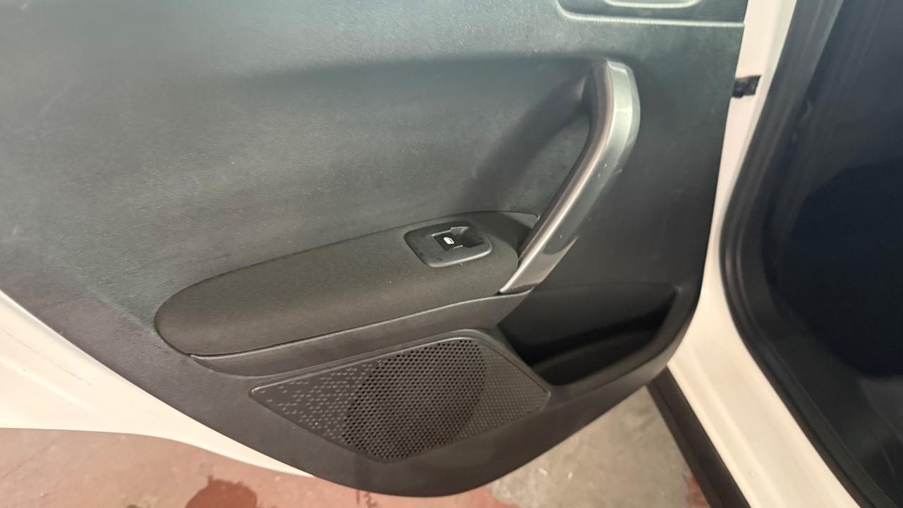 Peugeot 2008 BlueHDi 100 Black Matt