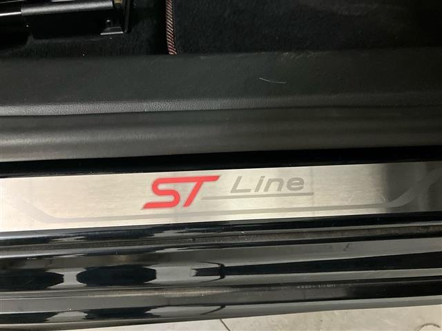 FORD Focus 5 Porte 1.0 EcoB. 125cv ST-Line e-Sh. Motore NUOVO