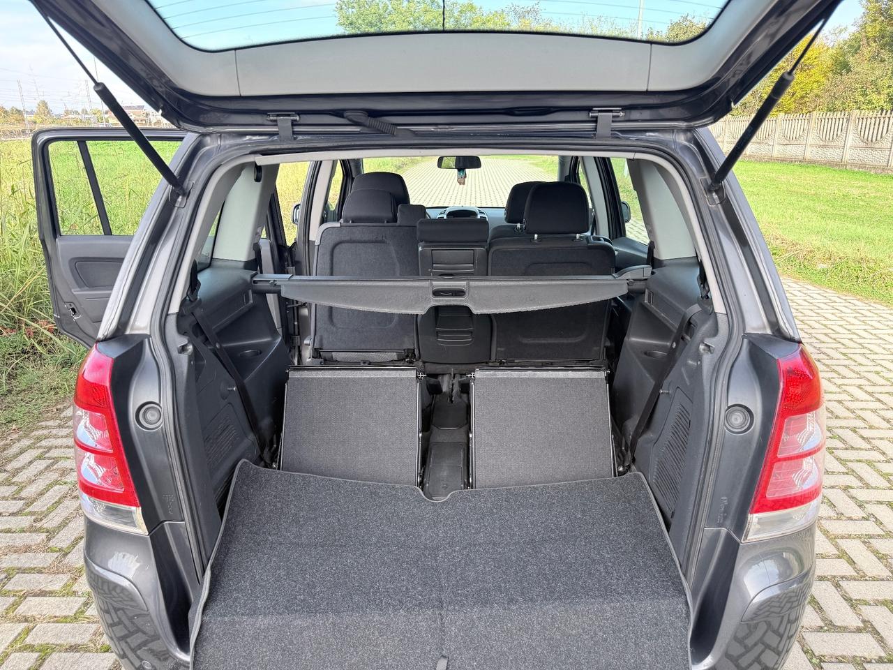 Opel Zafira 1.6 16V VVT Cosmo