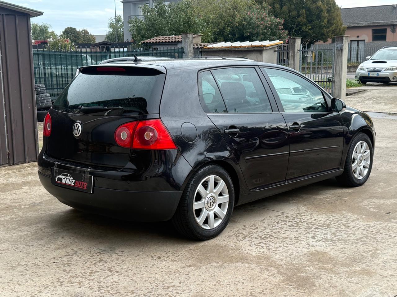 Volkswagen Golf 2.0 16V FSI 5p. Sportline