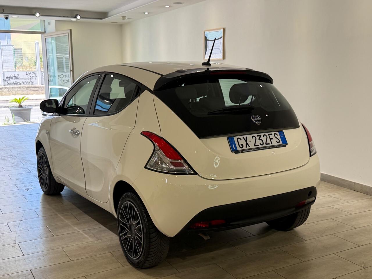Lancia Ypsilon 1.0 Benzina /hybr 70cv My24