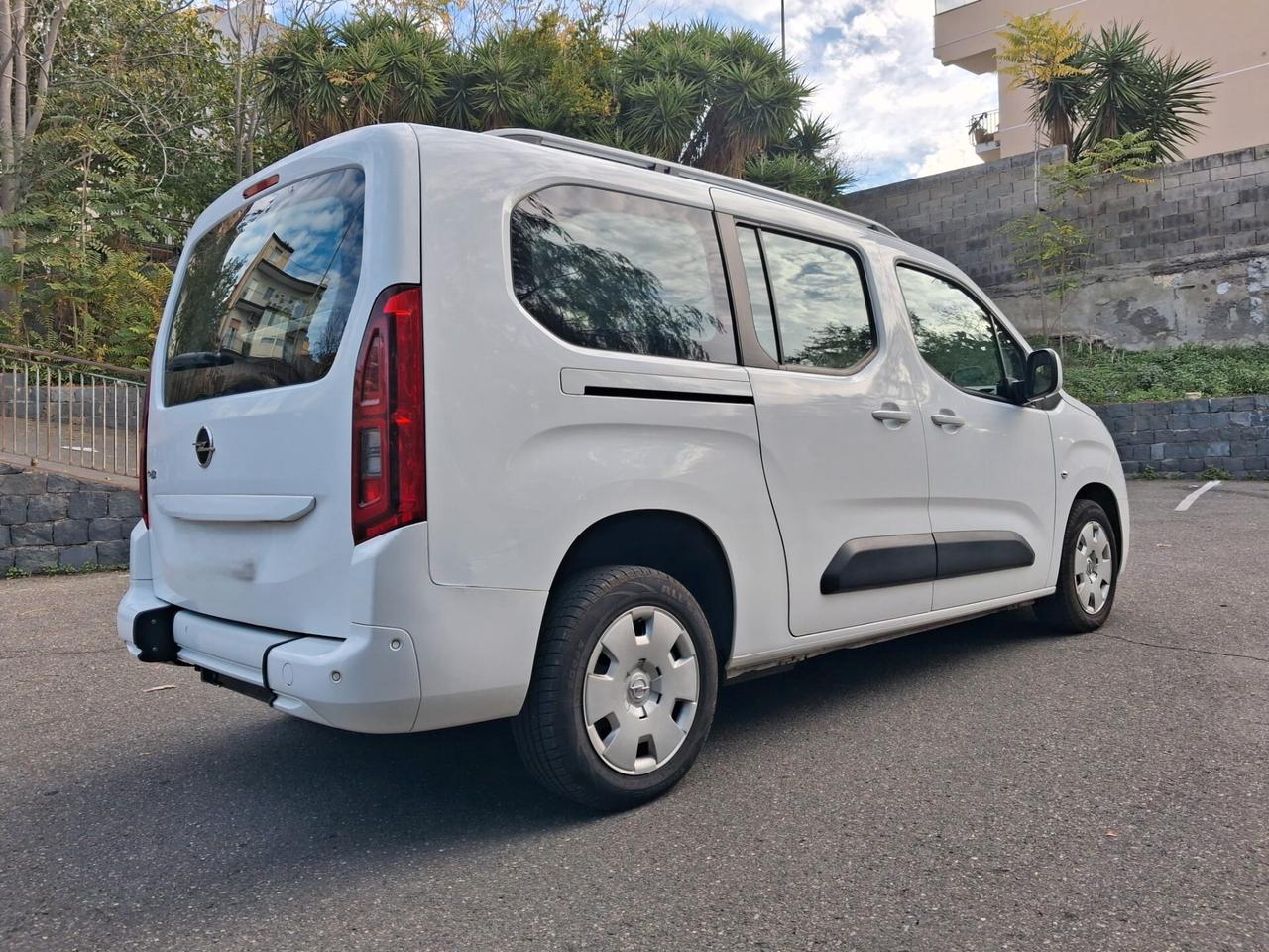 Opel Combo Life Pianale ribassato con rampa disabili in carrozzina