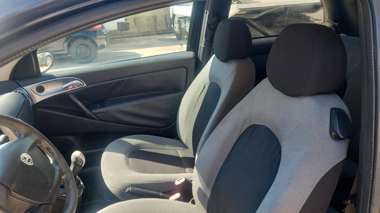 Lancia Ypsilon 1.3 MJT 75 CV Oro